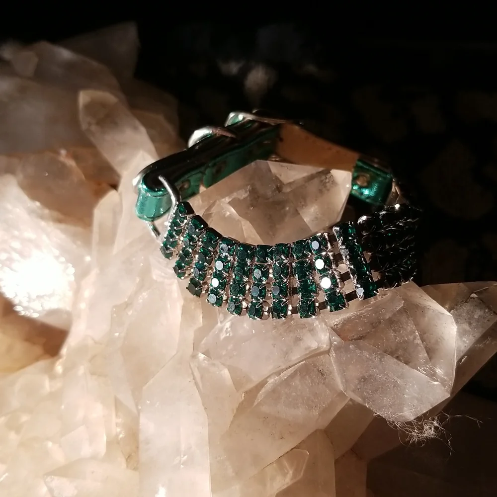 Vtg 1960s-70s era Emerald Green Rhinestone Dog /Cat Collar New unworn sz 12